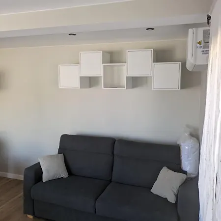 2 A Vecchio Porto-Vecchio (Corsica)